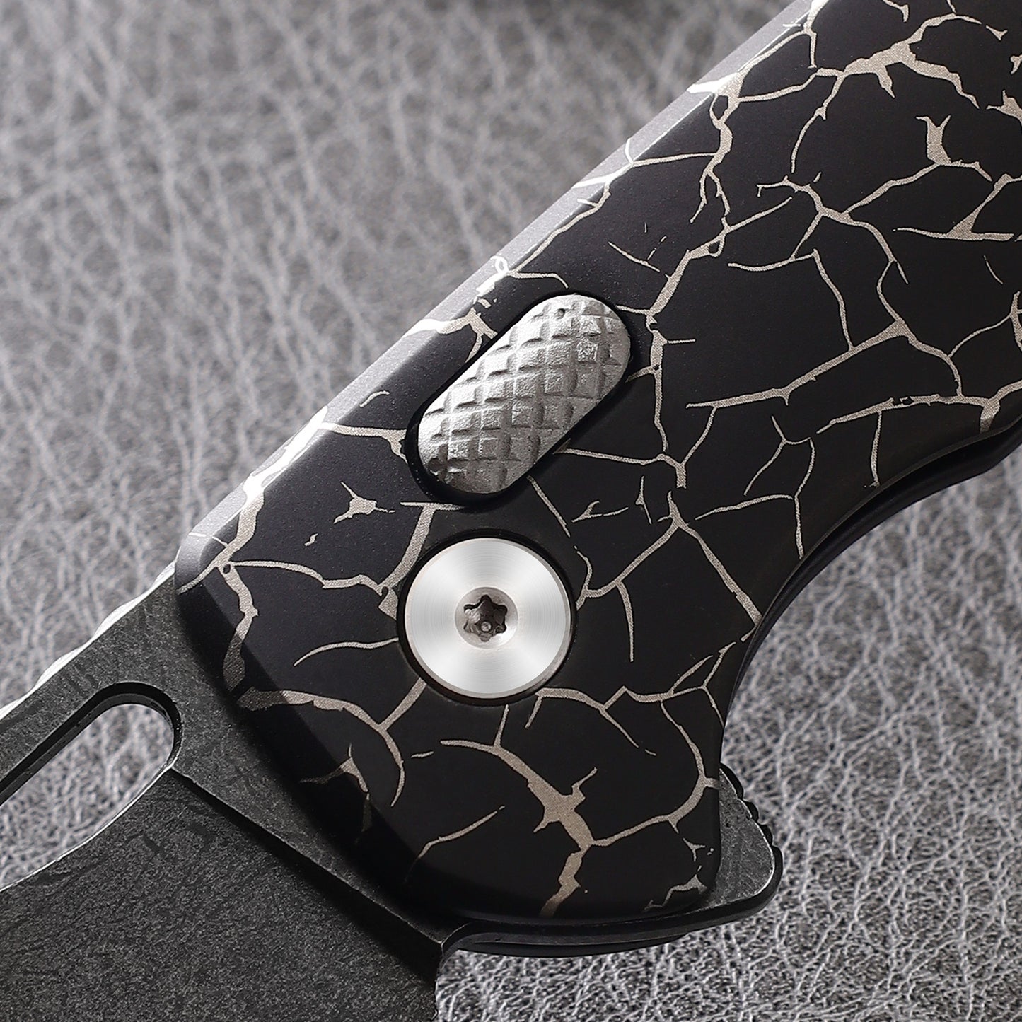 Pallas | Top Liner Lock | D2 Blade & Cracked Ice Titanium Handle | PA-04