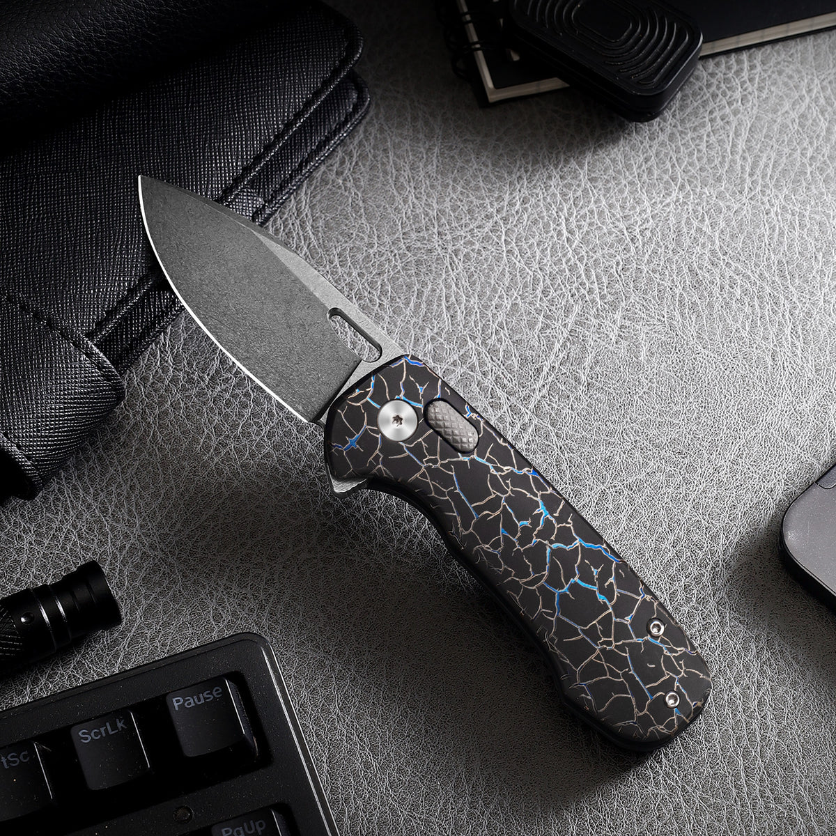 Pallas | Top Liner Lock | D2 Blade & Cracked Ice Titanium Handle | PA-03