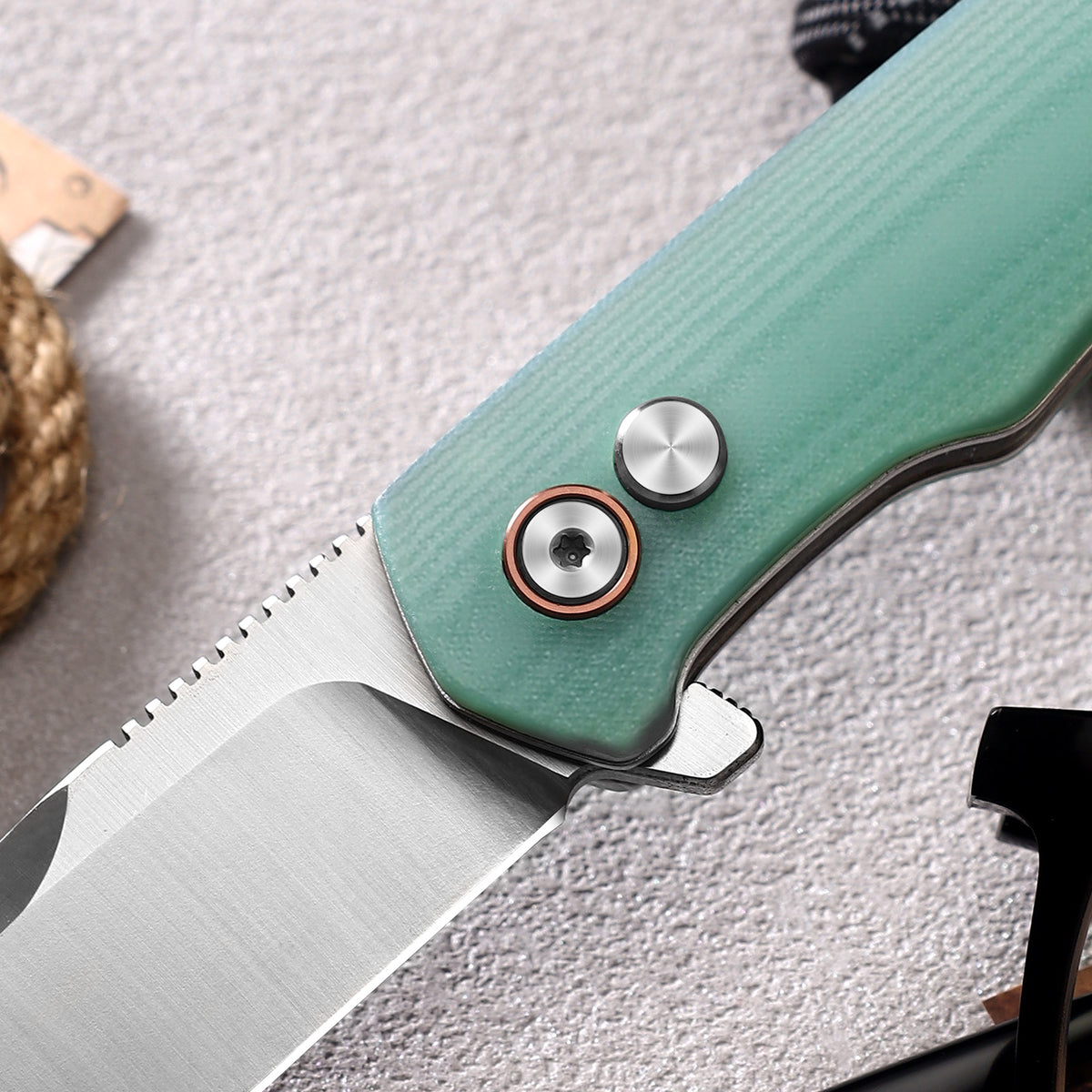 Vesta | Button Lock | D2 Blade & G10 Handle | VE-02