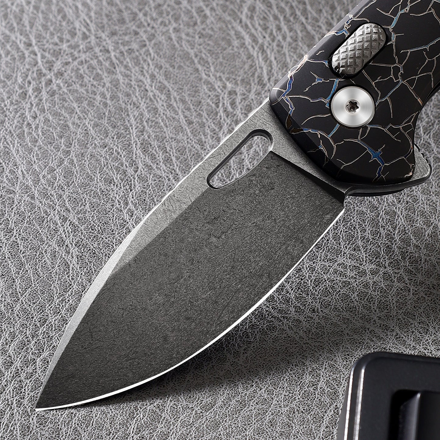 Pallas | Top Liner Lock | D2 Blade & Cracked Ice Titanium Handle | PA-03